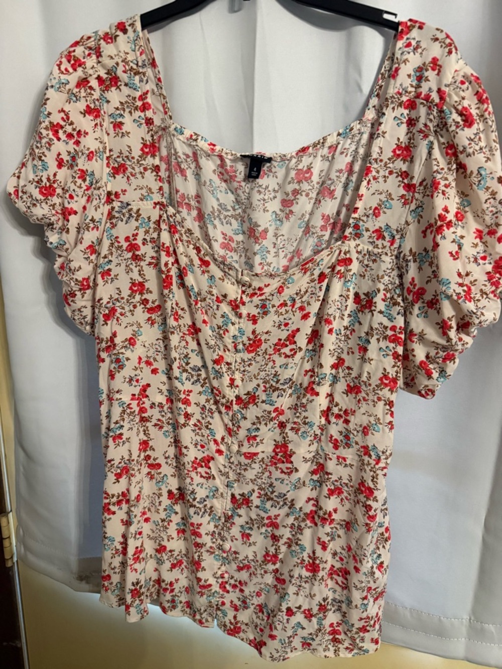 torrid Cream Floral Scoop Neck Top with Red & Blue Accents